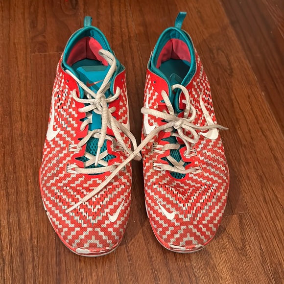 Nike tennis shoes - Picture 1 of 6